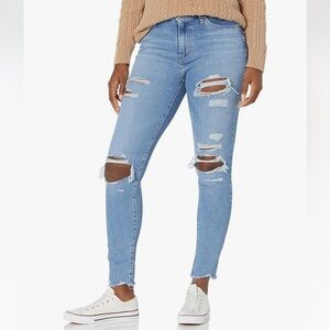 Levi’s Ripped/Distressed 711 Skinny Jeans Women’s Size 26